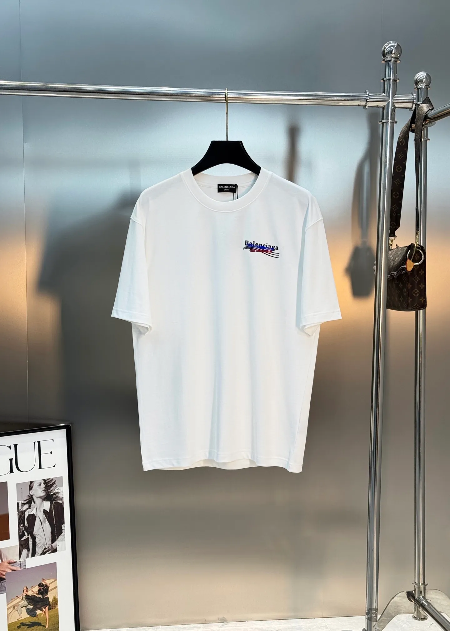 ⚜️Balenciaga New Arrival T ， Same Style❤️ . ， .“Balenciaga” + ， ！ ， ，Breathable ， or ✨ ， 、 ， ！ ！ ：Black.White.Sizes：S-3XL ❗️（175/145 L）